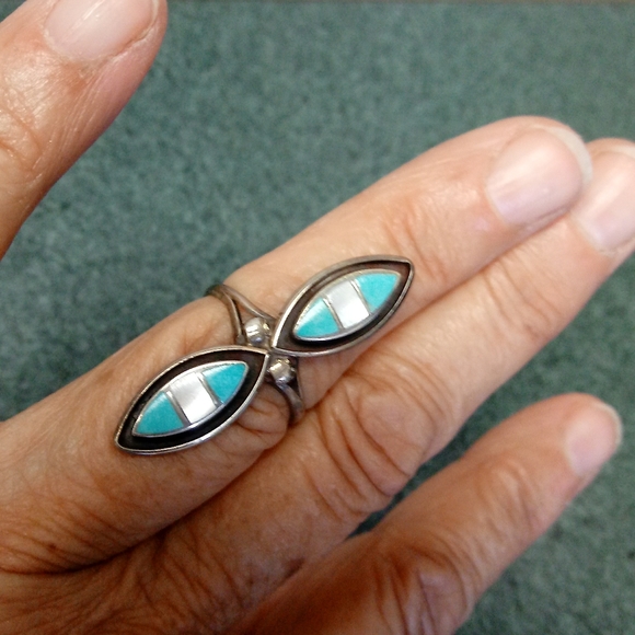 Vintage Native American Turquoise and Mother Of Pearl Ring Face - Picture 2 of 8